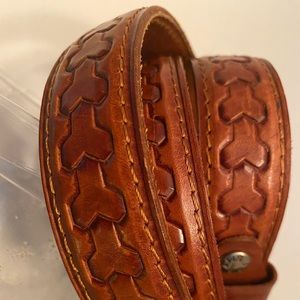 APIS PELLETTERIA COLLECTION MENS EMBOSSED GENUINE LEATHER ITALIAN BELT W 42 NWOT